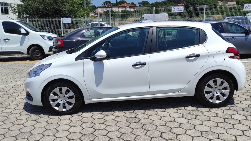 RABLJENO VOZILO PEUGEOT 208 BUSINESS 1,6 BLUE Mehanički mjenjač DIESEL 27330